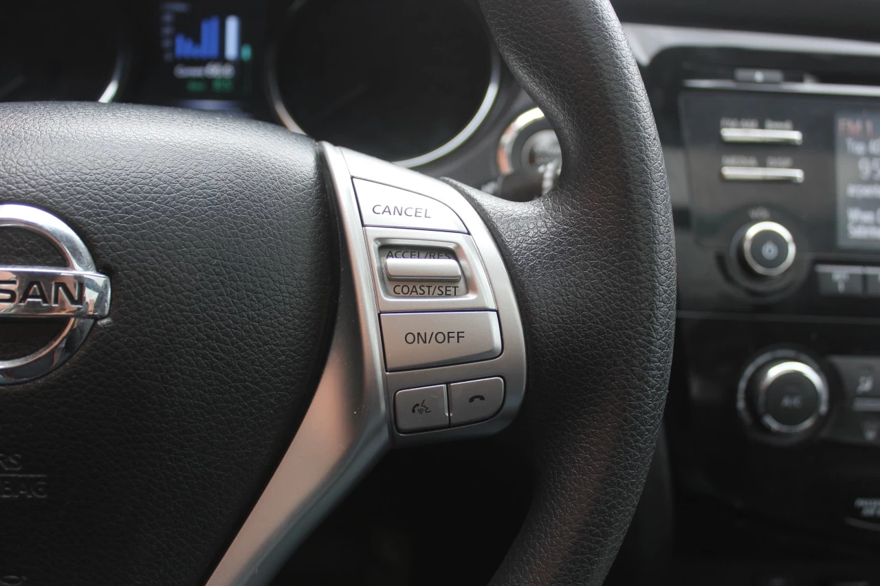 2014 Nissan Rogue SV Main Image