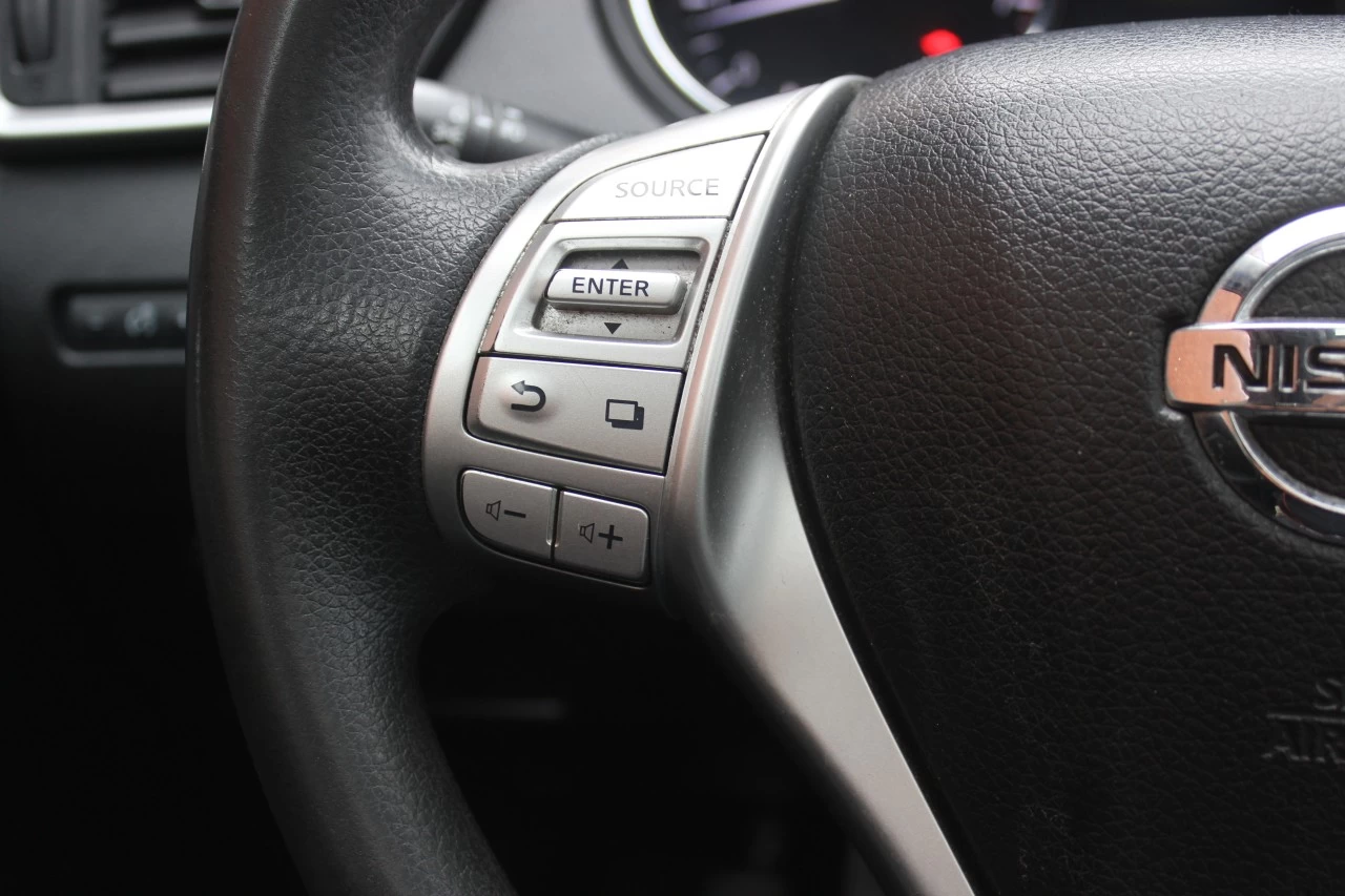 2014 Nissan Rogue SV Main Image