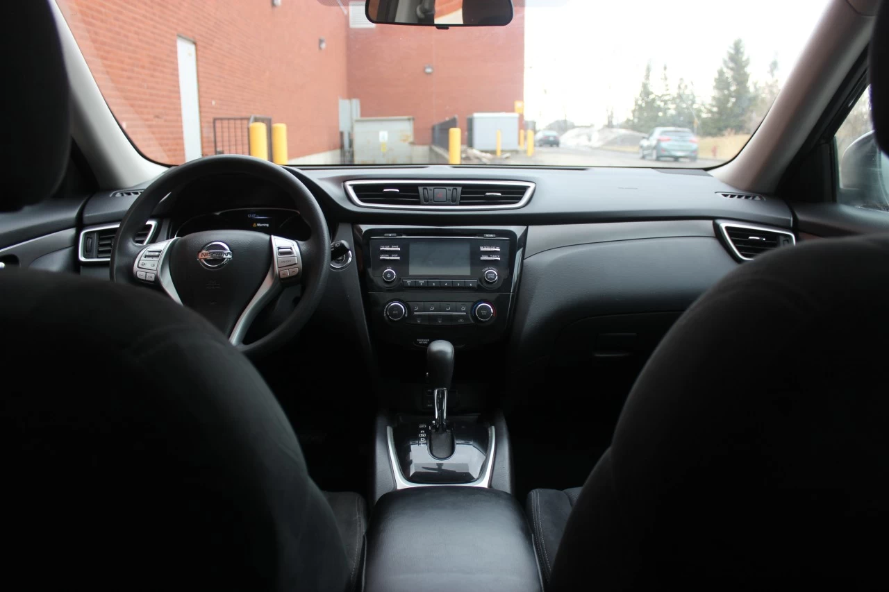 2014 Nissan Rogue SV Main Image