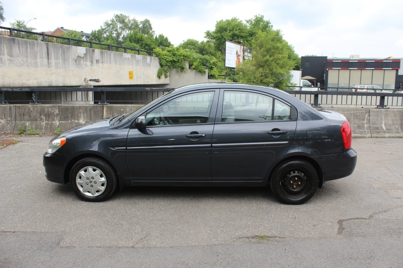 2011 Hyundai Accent GL Image principale