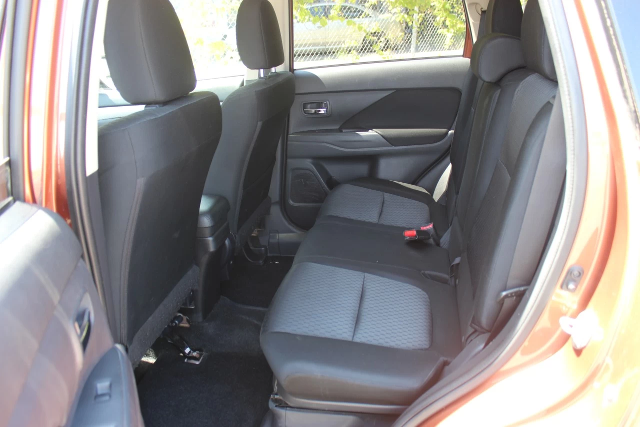 2014 Mitsubishi Outlander SE Main Image