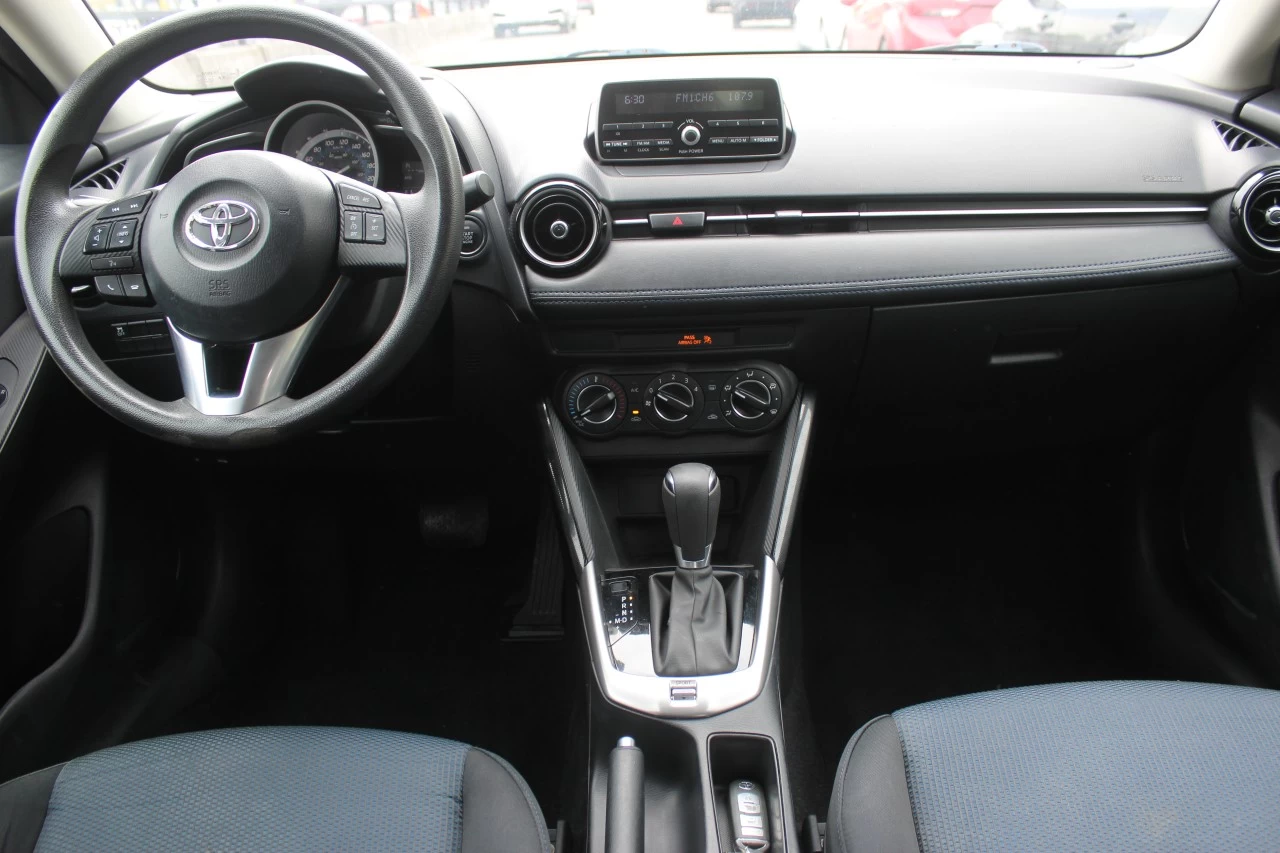2016 Toyota Yaris 4dr Sdn Image principale