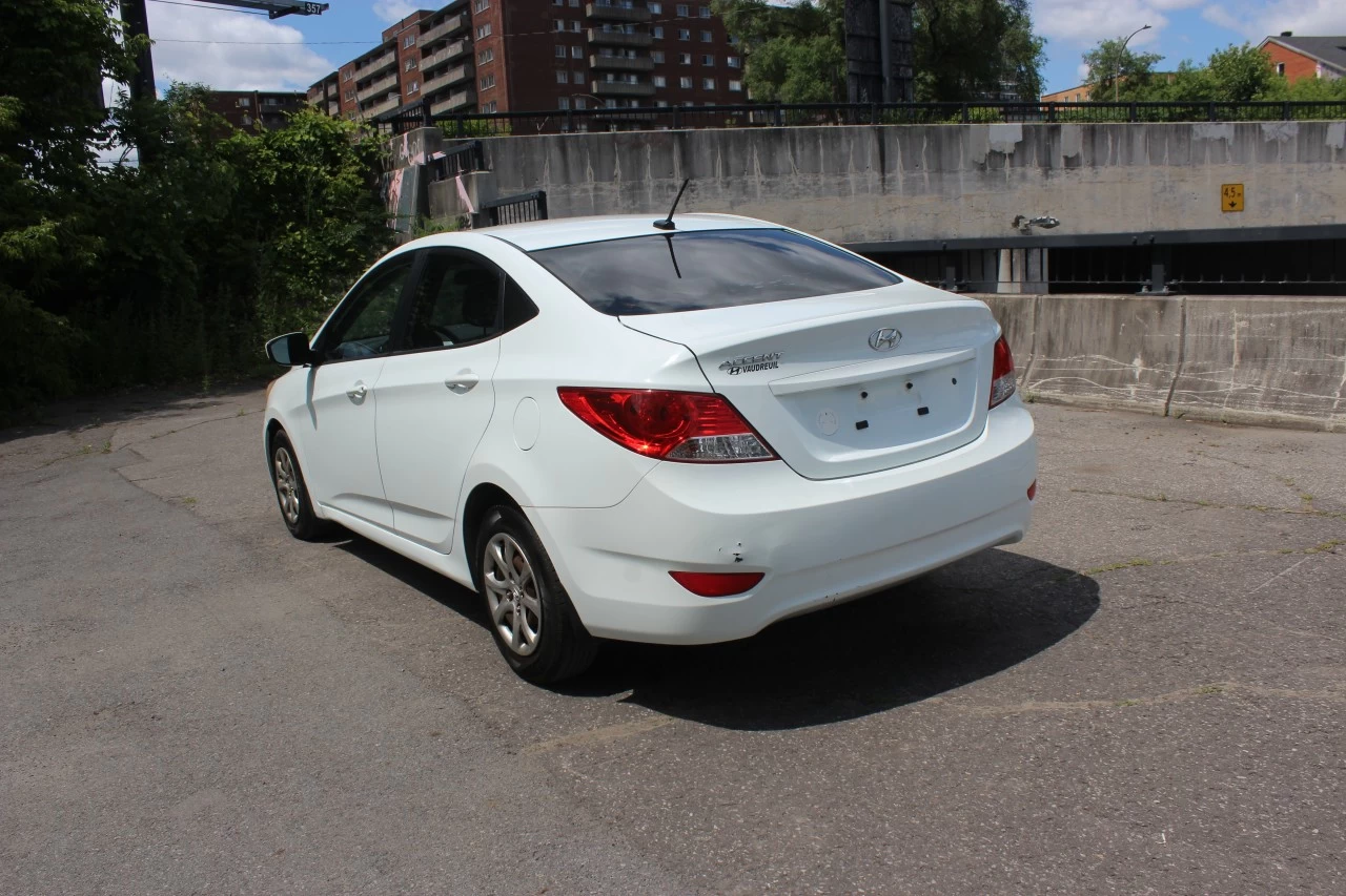 2013 Hyundai Accent GL Image principale