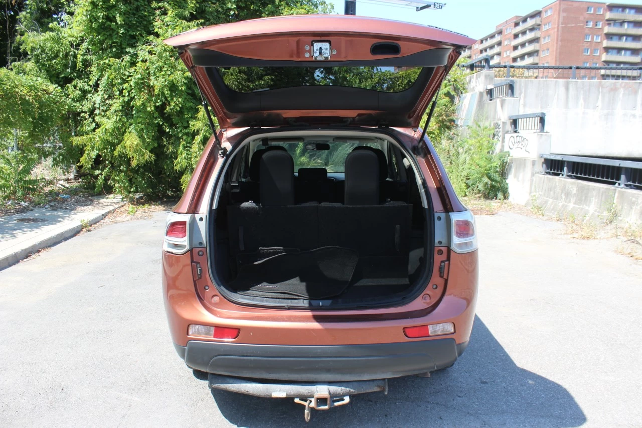 2014 Mitsubishi Outlander SE Main Image