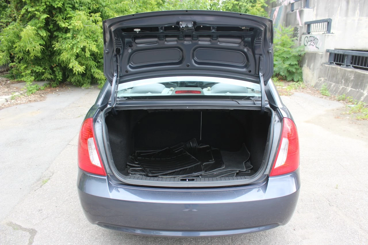 2011 Hyundai Accent GL Image principale