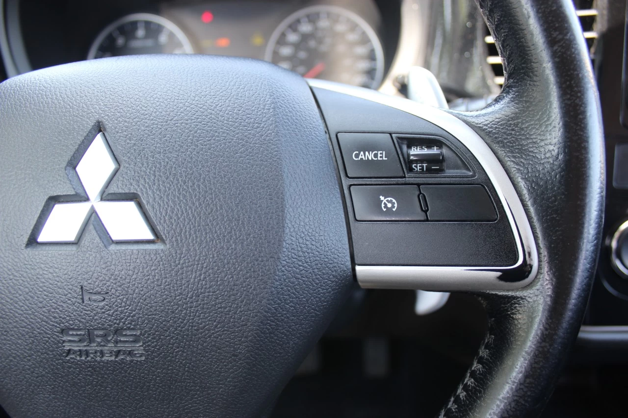 2014 Mitsubishi Outlander SE Main Image