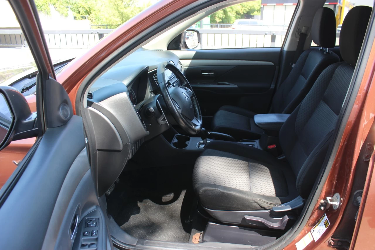 2014 Mitsubishi Outlander SE Main Image