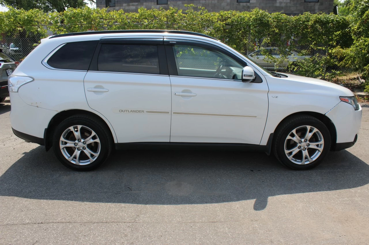 2014 Mitsubishi Outlander GT Main Image