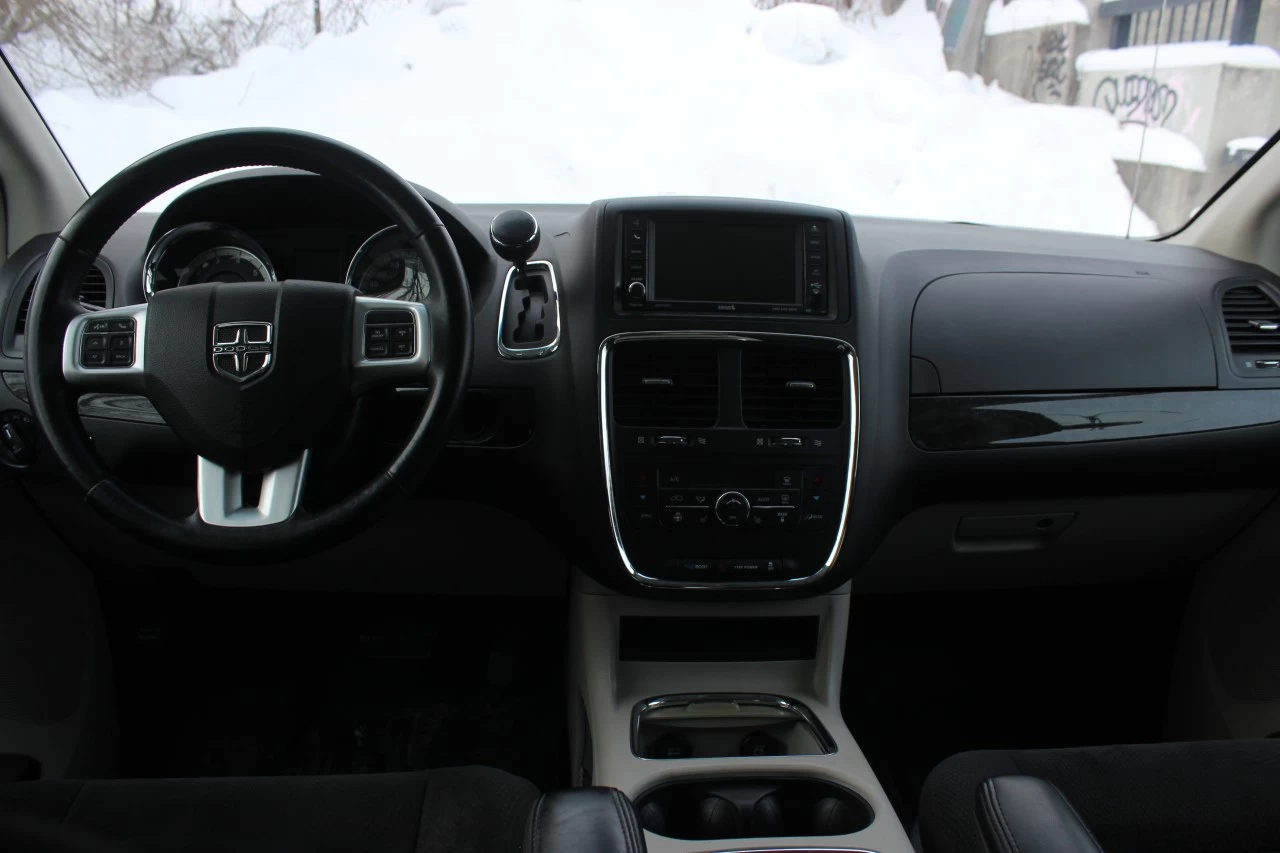 2016 Dodge Caravan Crew Image principale