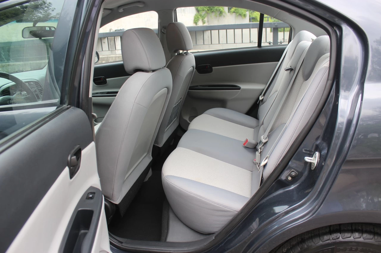 2011 Hyundai Accent GL Image principale