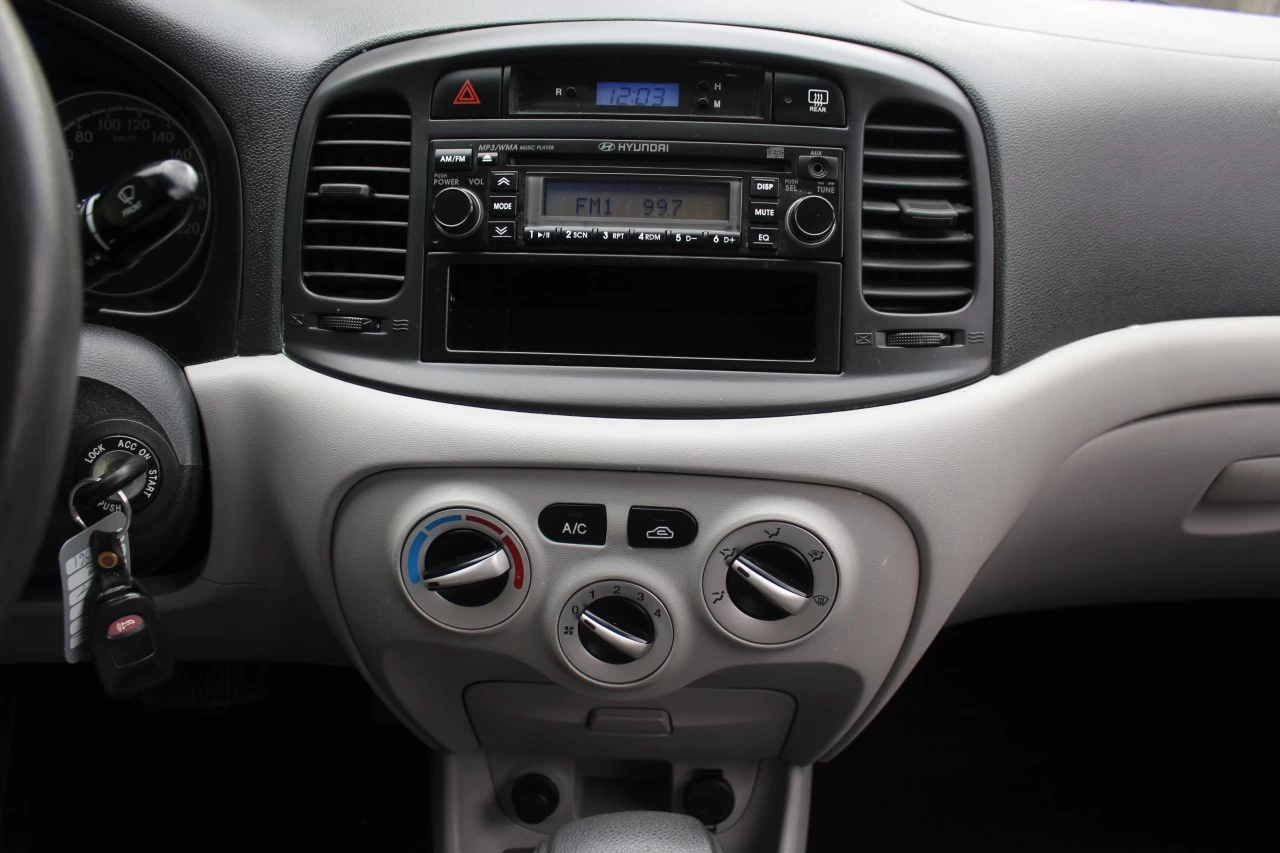 2011 Hyundai Accent GL Image principale