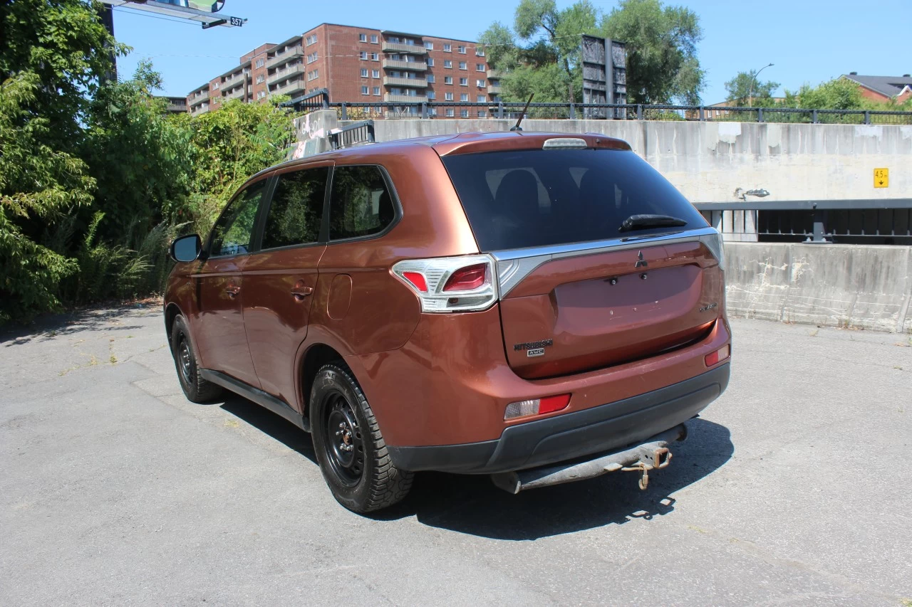 2014 Mitsubishi Outlander SE Main Image
