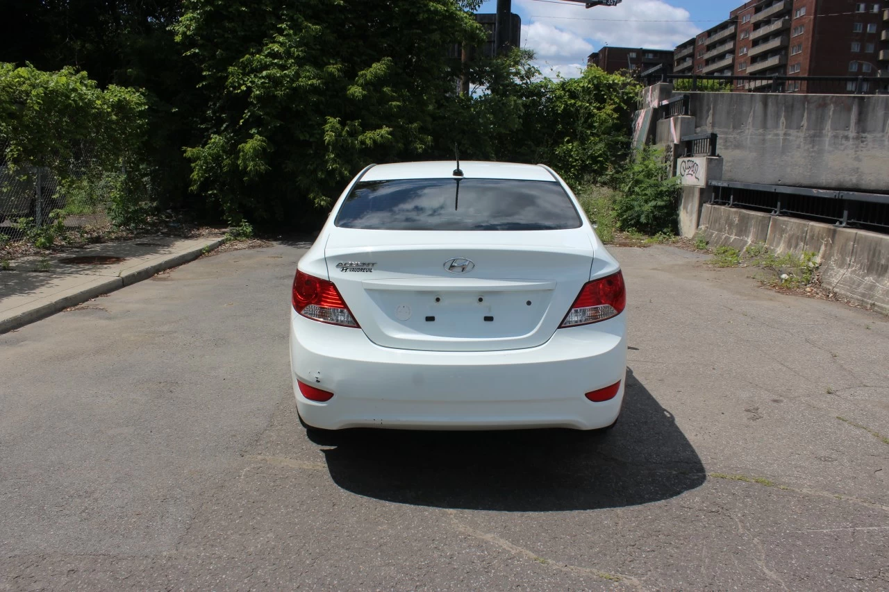 2013 Hyundai Accent GL Image principale