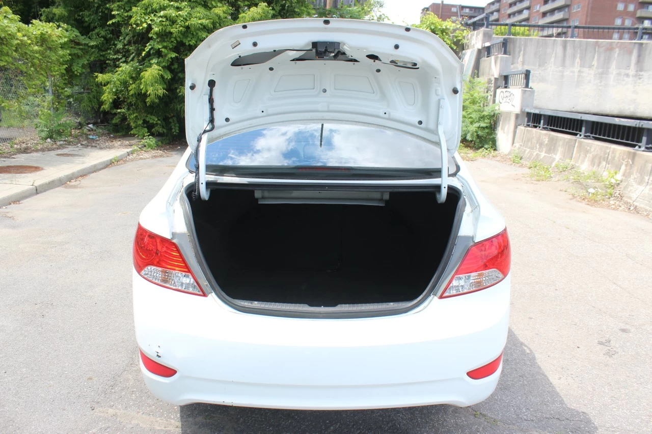 2013 Hyundai Accent GL Image principale