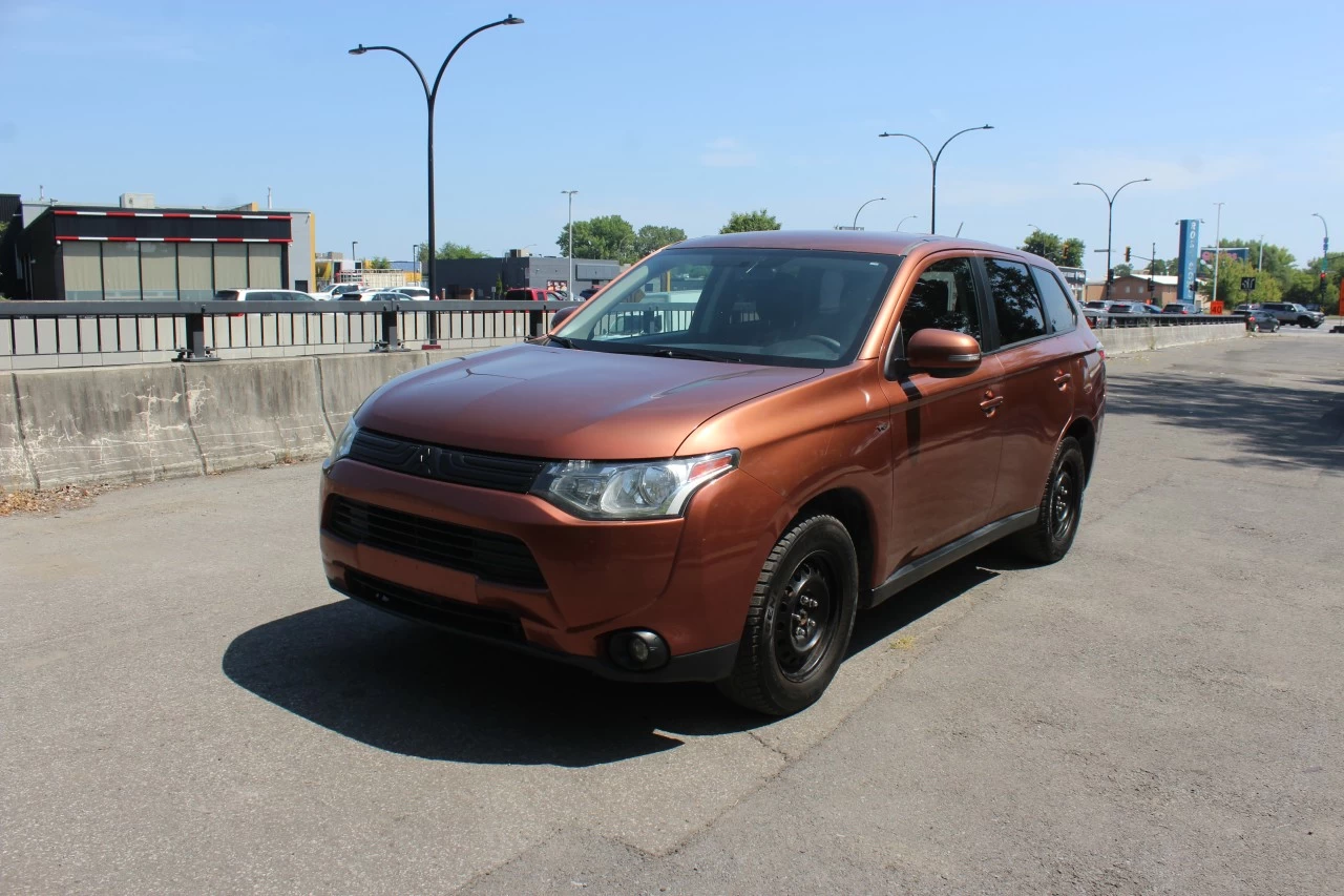 2014 Mitsubishi Outlander SE Main Image