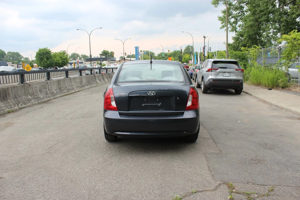 2011 Hyundai Accent GL Image principale
