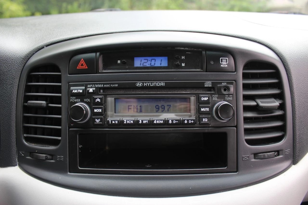 2011 Hyundai Accent GL Image principale