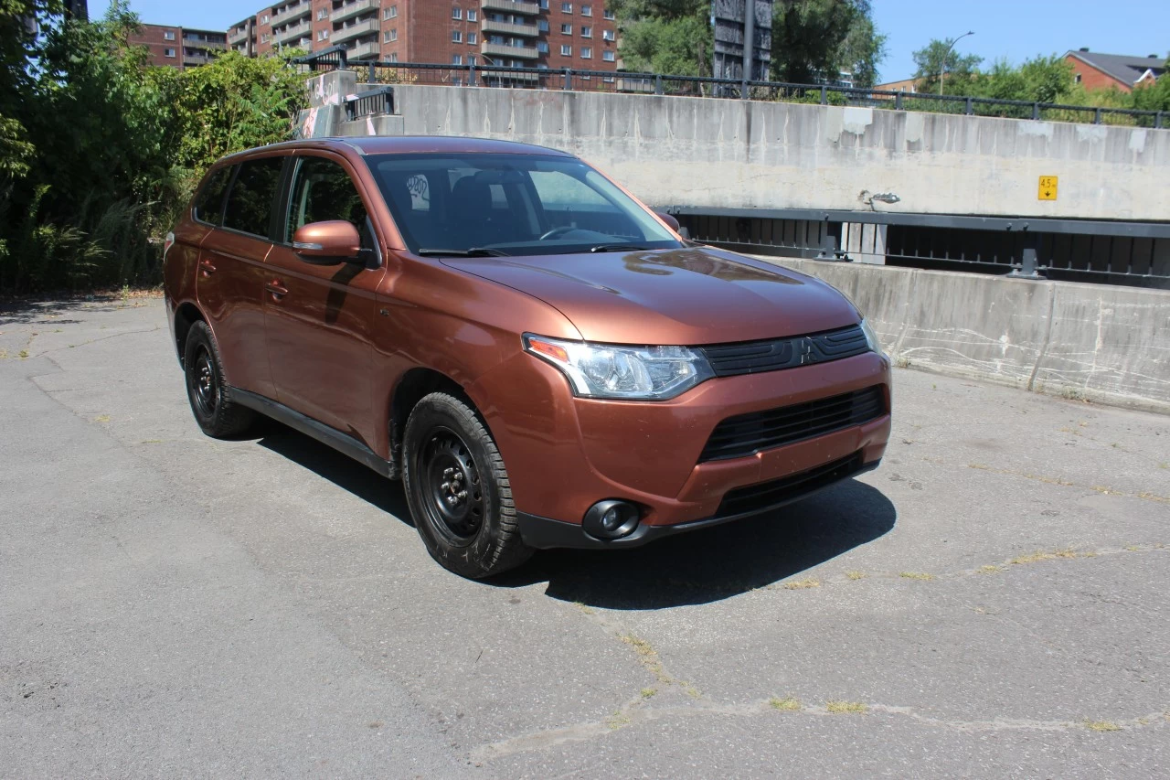 2014 Mitsubishi Outlander SE Main Image