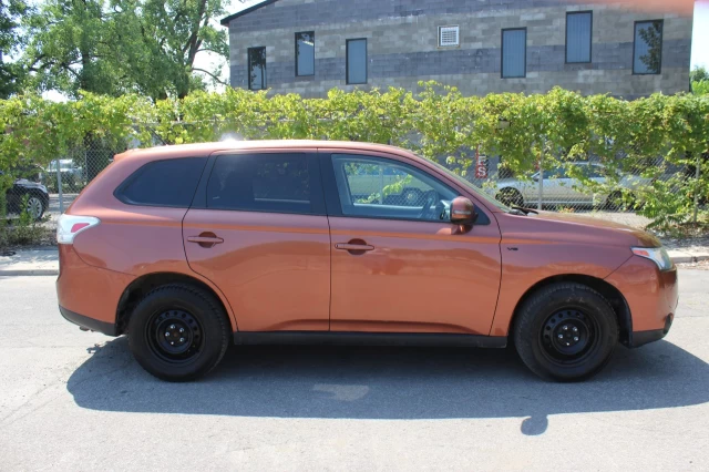 Mitsubishi Outlander SE 2014