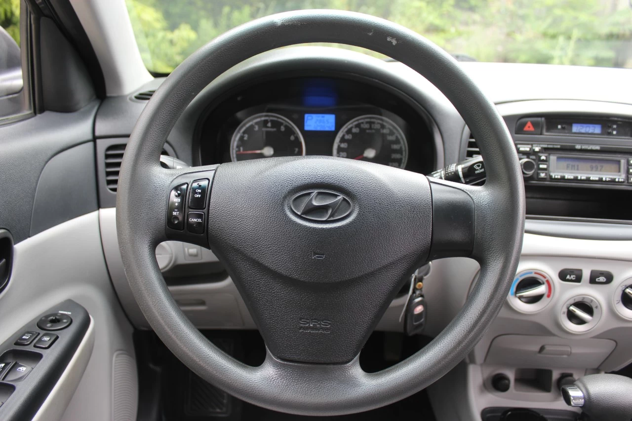2011 Hyundai Accent GL Image principale
