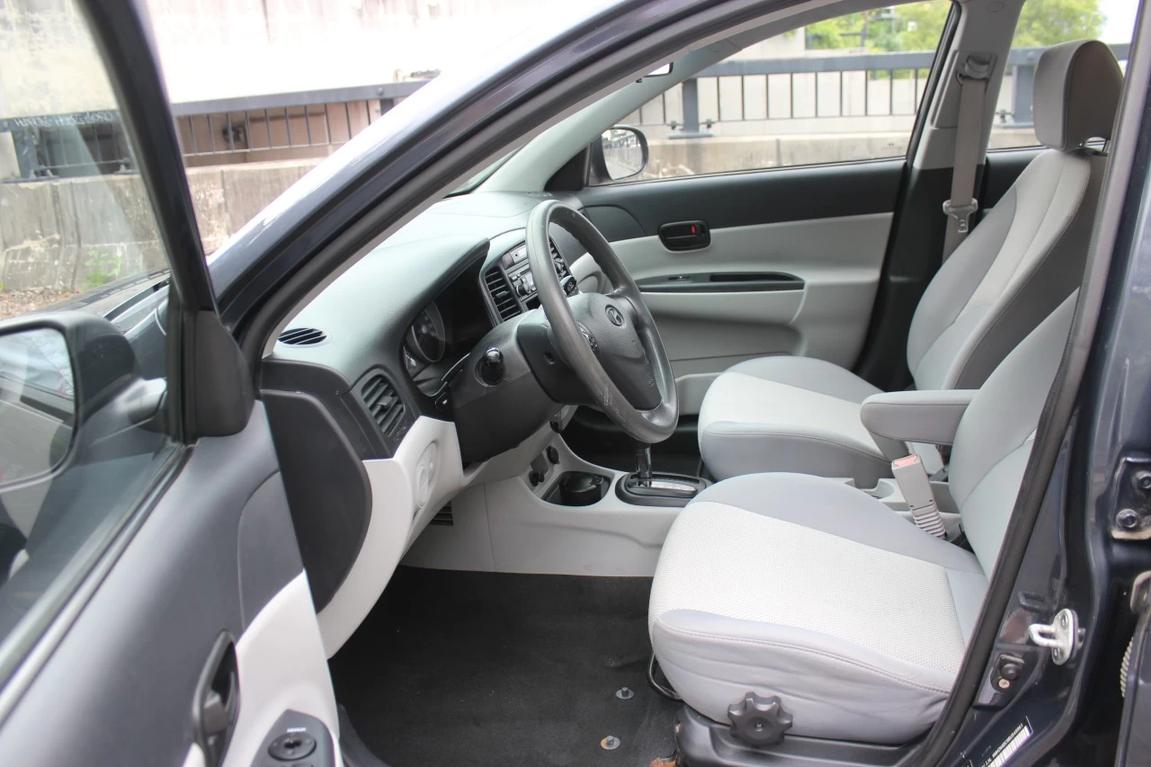2011 Hyundai Accent GL Image principale