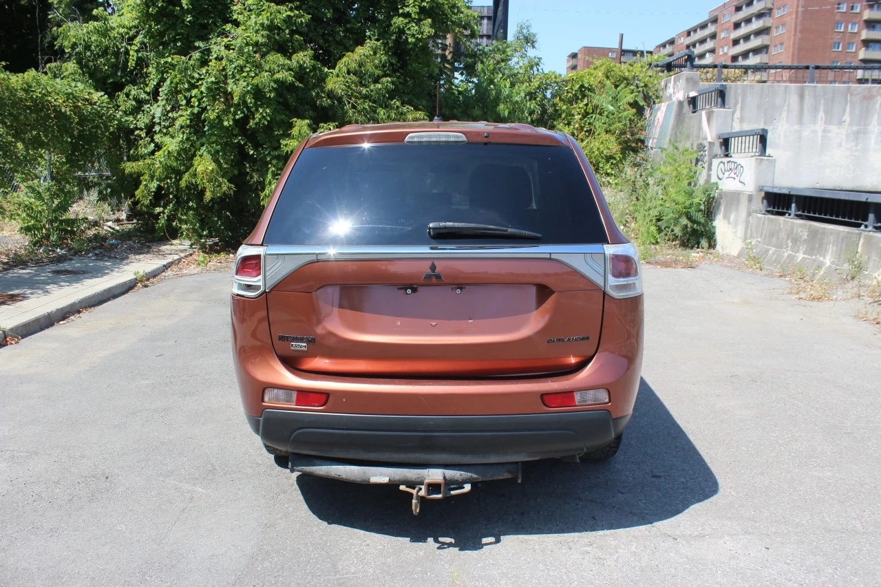 2014 Mitsubishi Outlander SE Main Image
