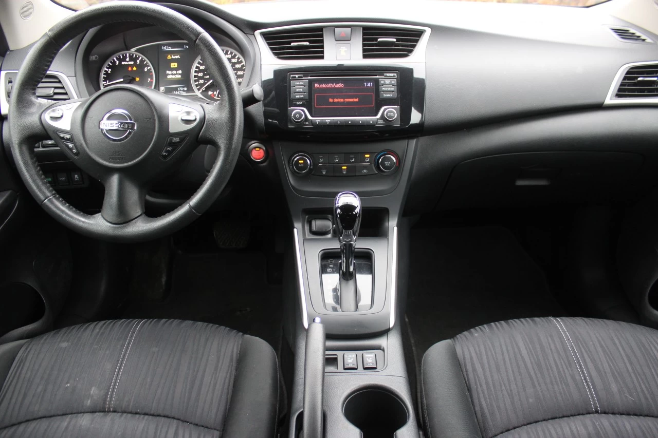 2017 Nissan Sentra SV Image principale